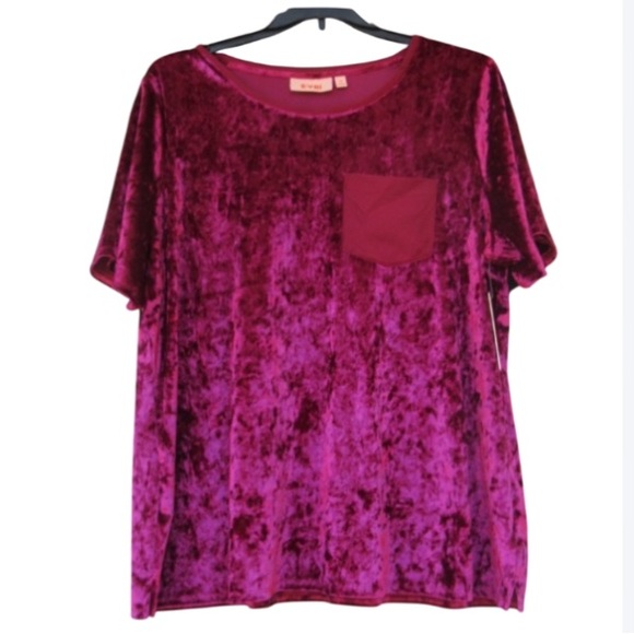 EVRI Tops - 3X EVRI velvet like top with pocket size 3X